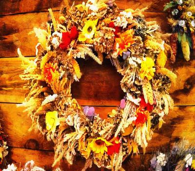 wreath, holiday, holiday wreath, a wreath of flowers,